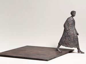 Bild: Annette Zappe: "Fortschritt" (2015) Bronze, 39 x 32 x 24 cm